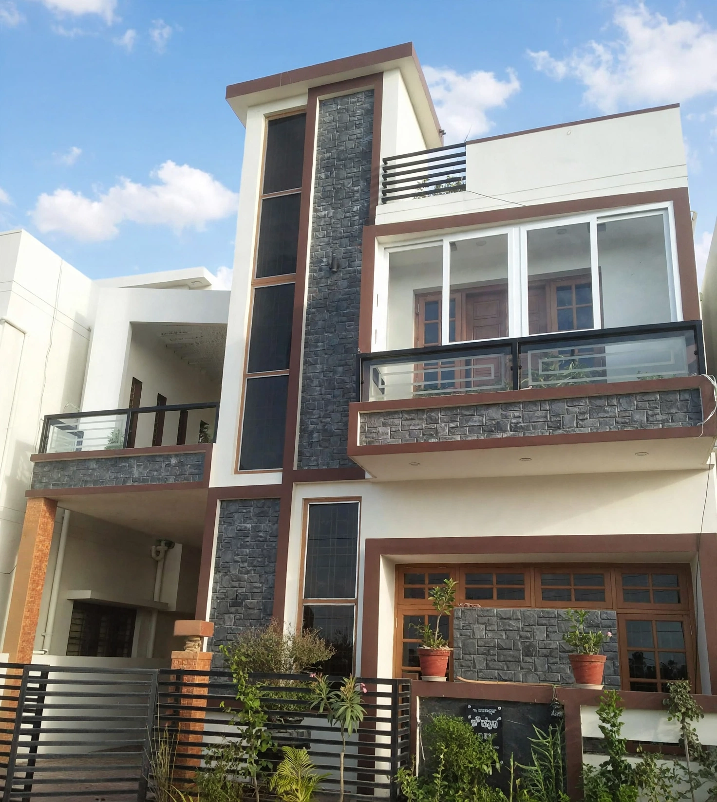 G9 Vistaara Independent Villa Balcony & Frontage
